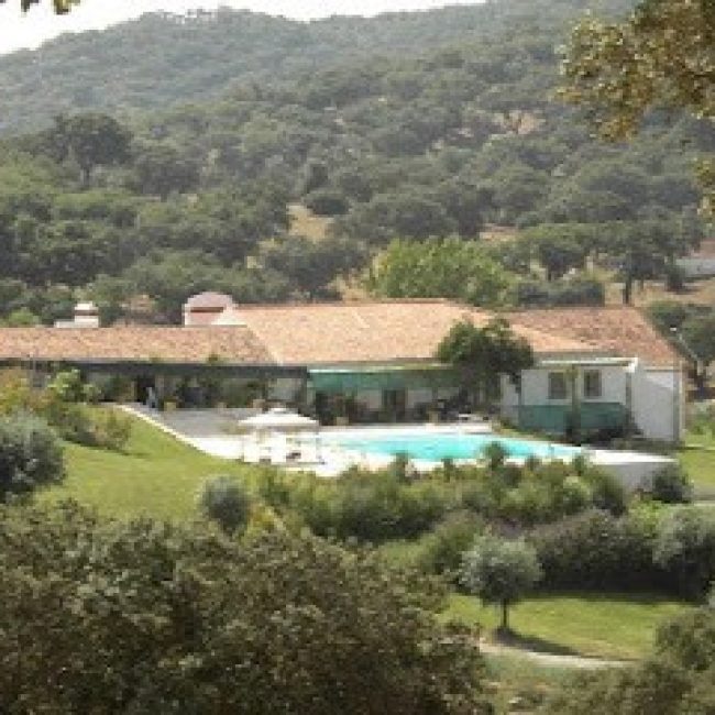 PANORAMIC FARMHOUSE IN MONTEMOR-O-NOVO WITH POOL