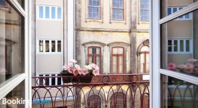 APARTHOTEL OPORTO ENTREPAREDES